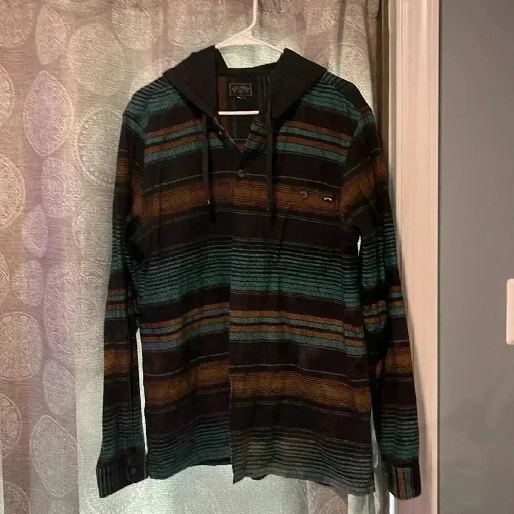 Size medium billabong men’s flannel button up hoodie